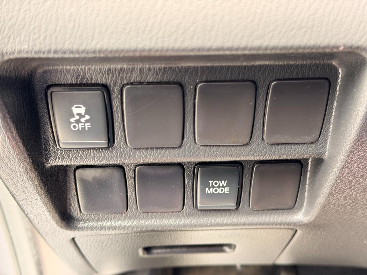 Nissan Pathfinder 4x4 SV 2017