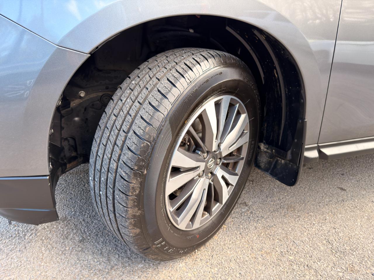 Nissan Pathfinder 4x4 SV 2017