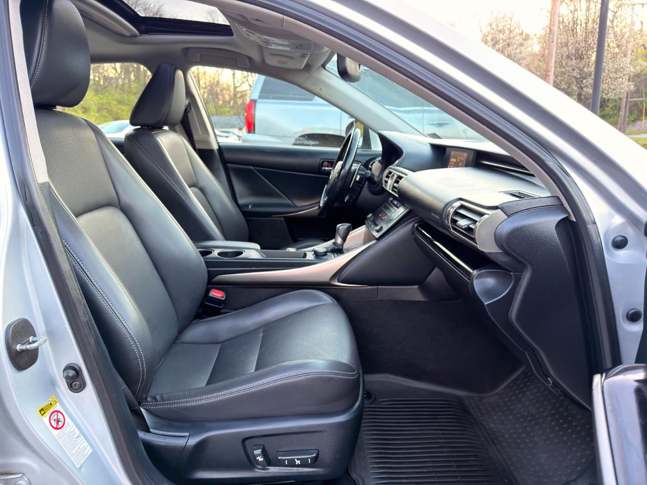 Lexus IS 300 4dr Sdn AWD 2016