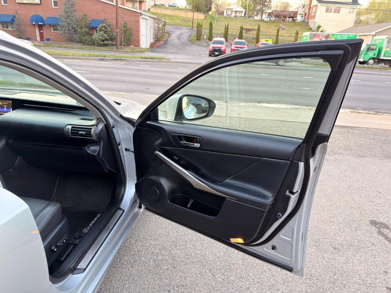 Lexus IS 300 4dr Sdn AWD 2016