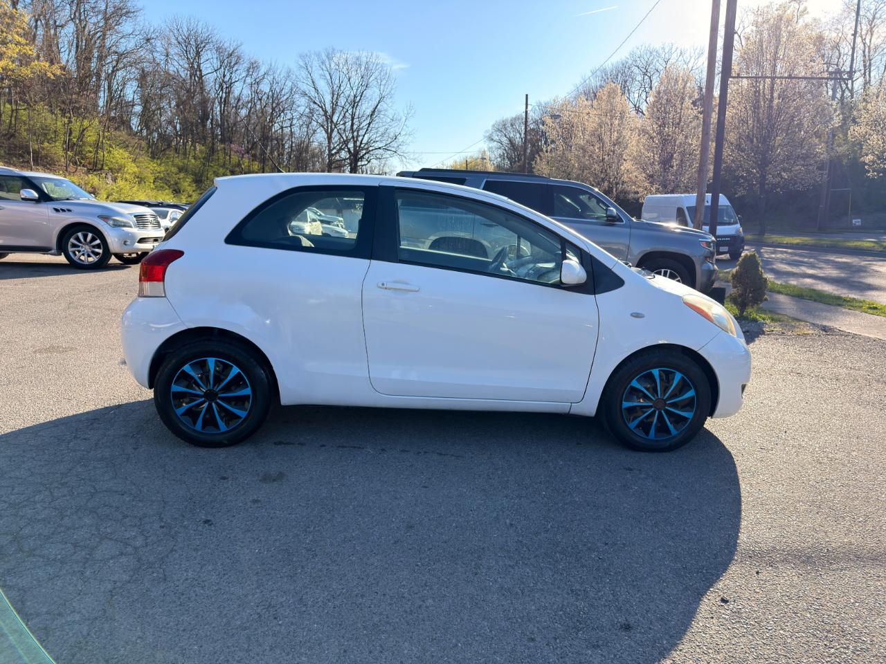 Toyota Yaris 3dr Liftback Man (Natl) 2011