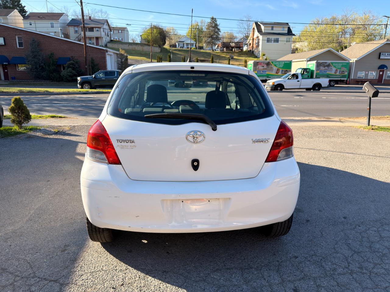 Toyota Yaris 3dr Liftback Man (Natl) 2011