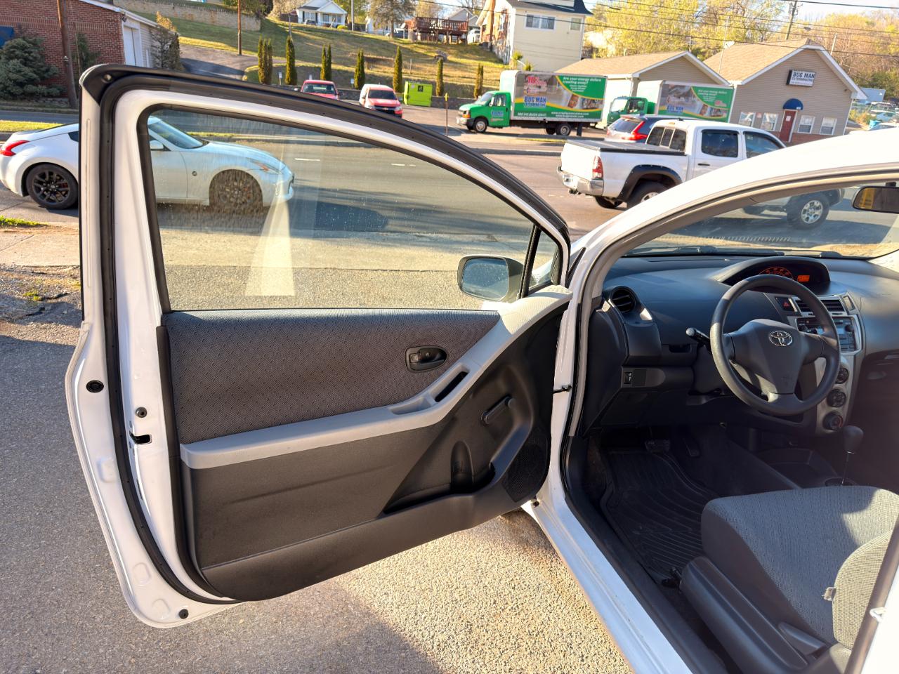 Toyota Yaris 3dr Liftback Man (Natl) 2011