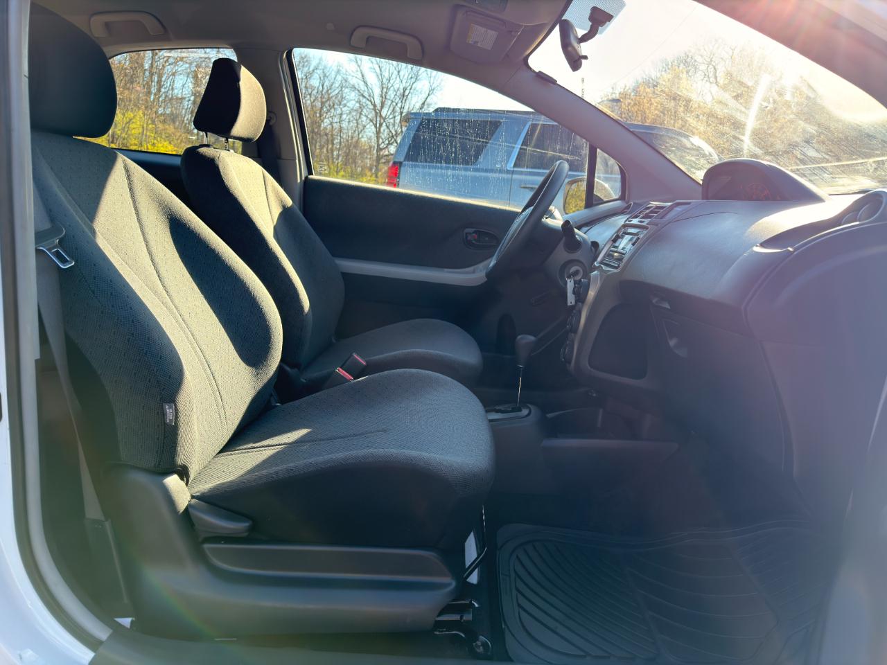 Toyota Yaris 3dr Liftback Man (Natl) 2011