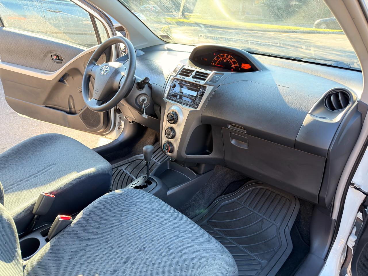 Toyota Yaris 3dr Liftback Man (Natl) 2011