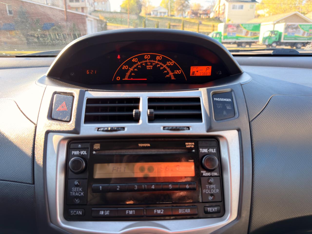 Toyota Yaris 3dr Liftback Man (Natl) 2011