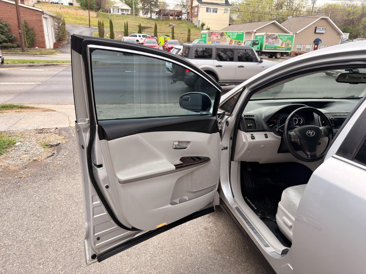 Toyota Venza 4dr Wgn V6 FWD (Natl) 2010