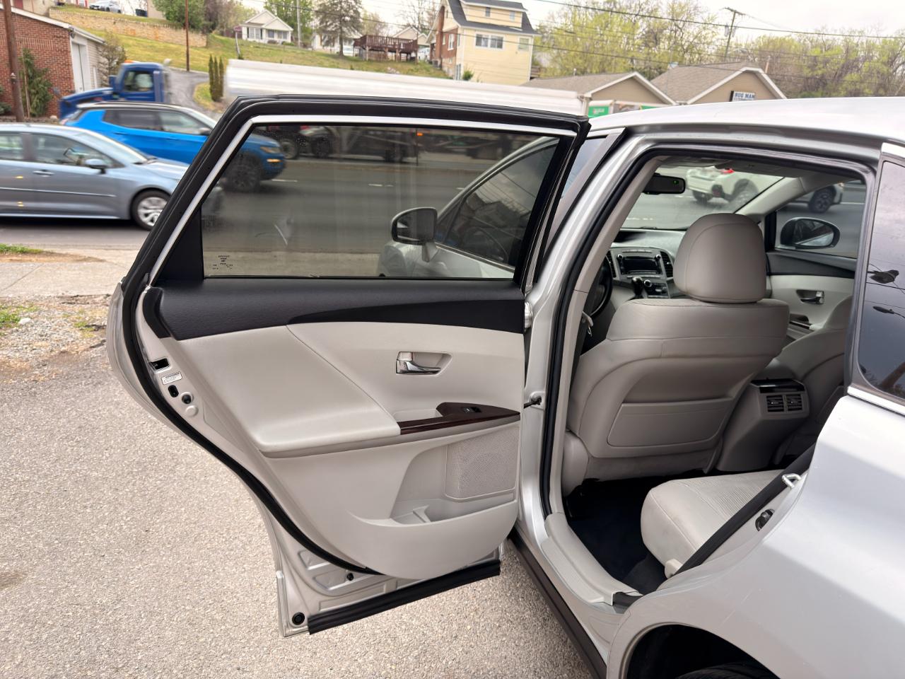 Toyota Venza 4dr Wgn V6 FWD (Natl) 2010