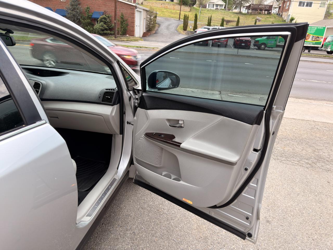 Toyota Venza 4dr Wgn V6 FWD (Natl) 2010