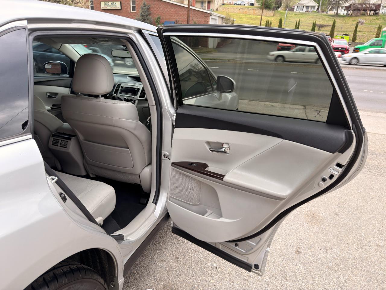 Toyota Venza 4dr Wgn V6 FWD (Natl) 2010