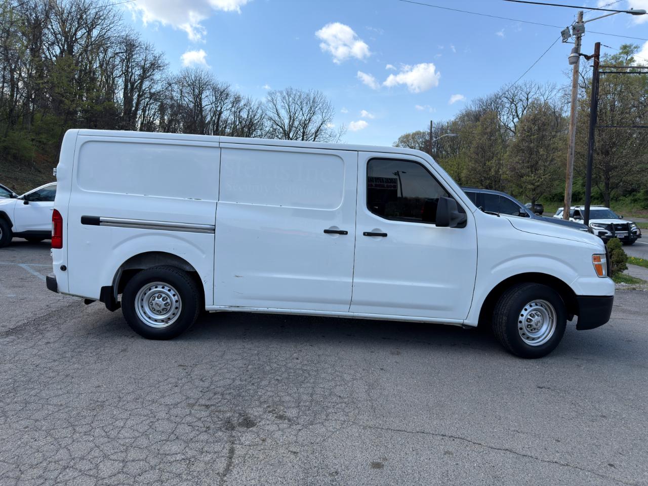 Nissan NV Standard Roof 1500 V6 S 2012