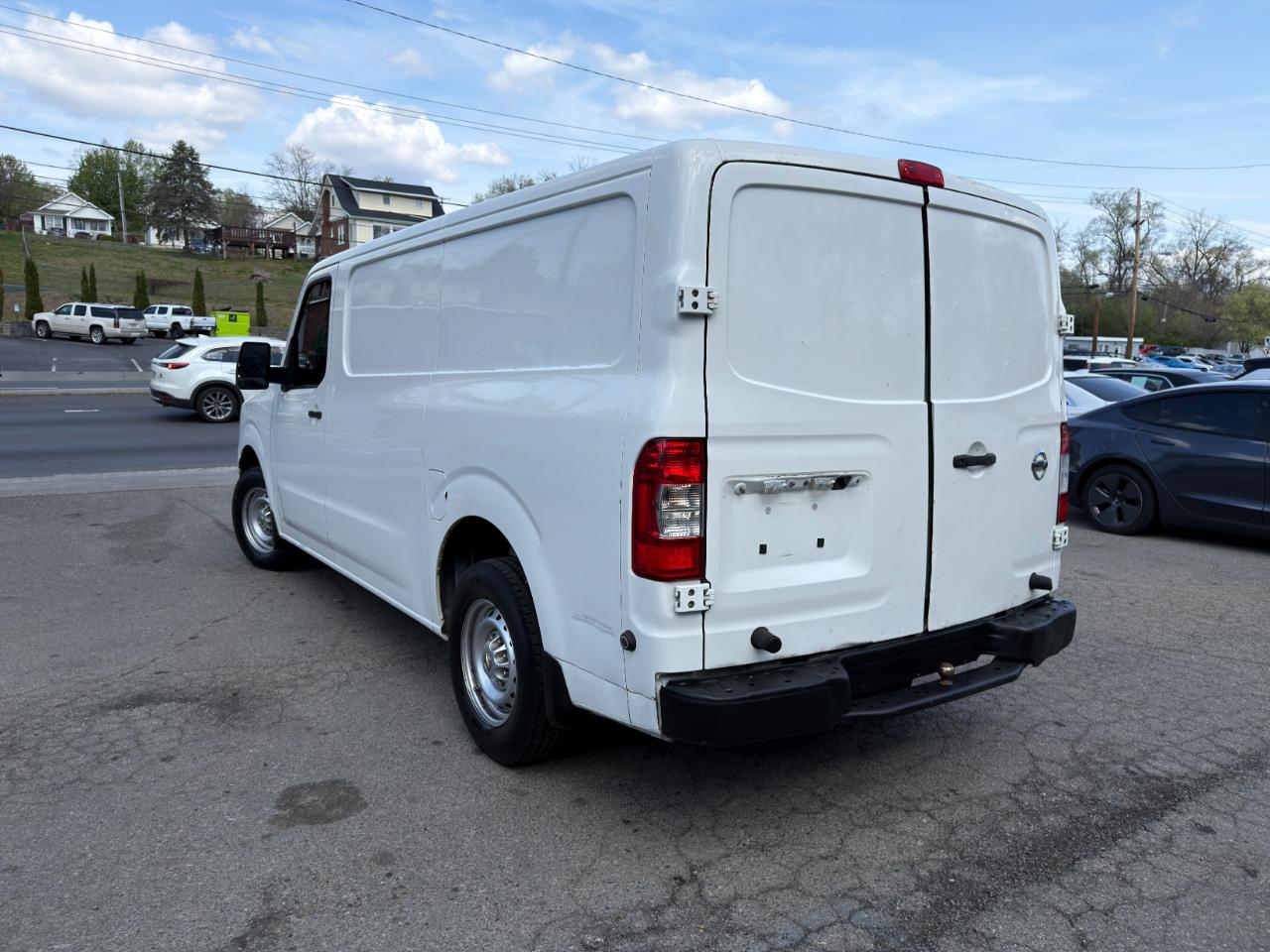 Nissan NV Standard Roof 1500 V6 S 2012