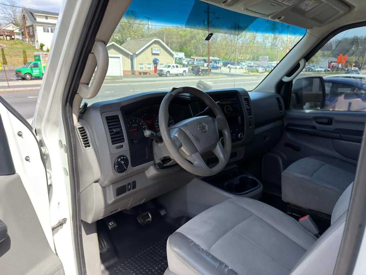 Nissan NV Standard Roof 1500 V6 S 2012