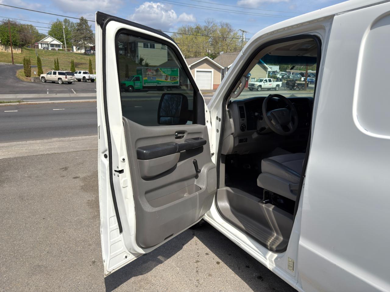 Nissan NV Standard Roof 1500 V6 S 2012