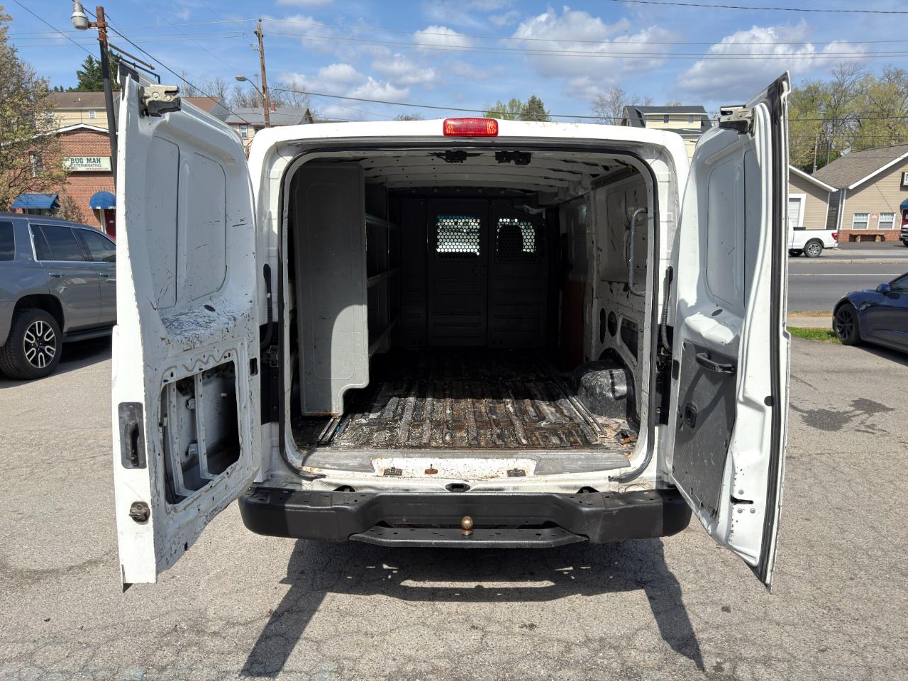 Nissan NV Standard Roof 1500 V6 S 2012