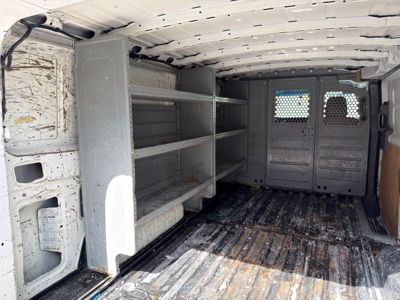 Nissan NV Standard Roof 1500 V6 S 2012