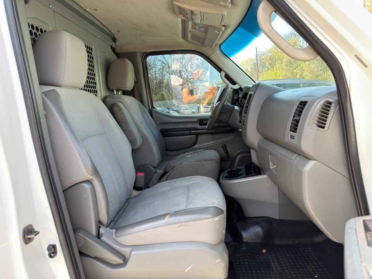 Nissan NV Standard Roof 1500 V6 S 2012