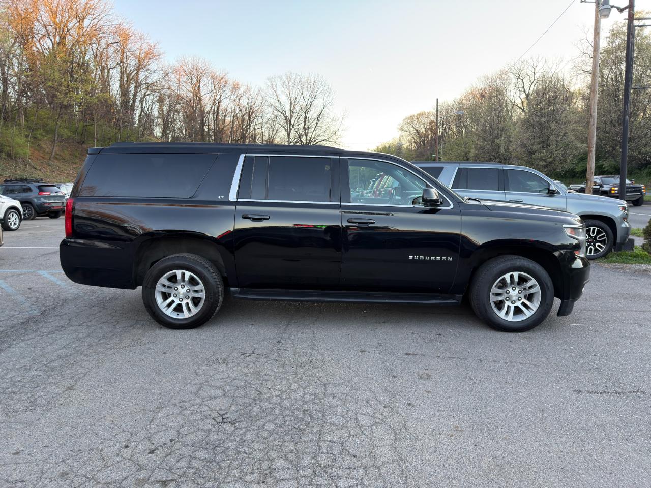 Chevrolet Suburban 4WD 4dr 1500 LT 2019