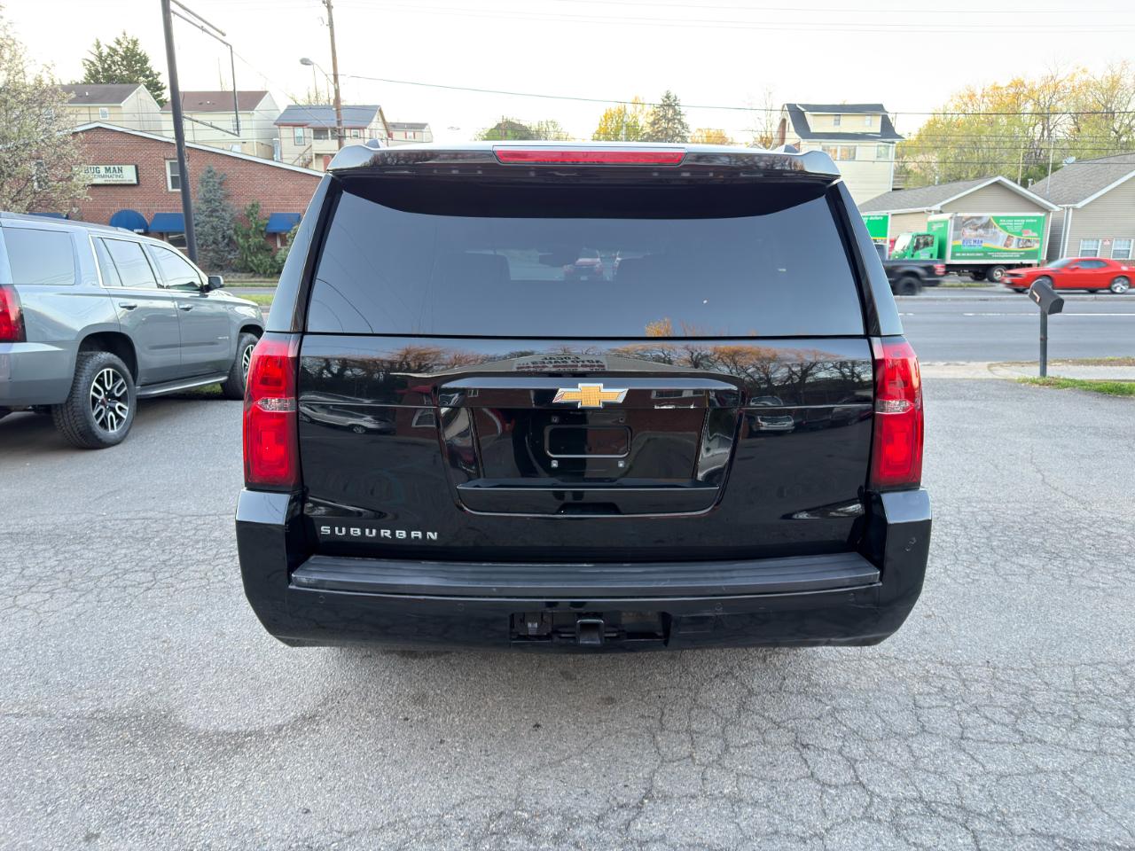 Chevrolet Suburban 4WD 4dr 1500 LT 2019
