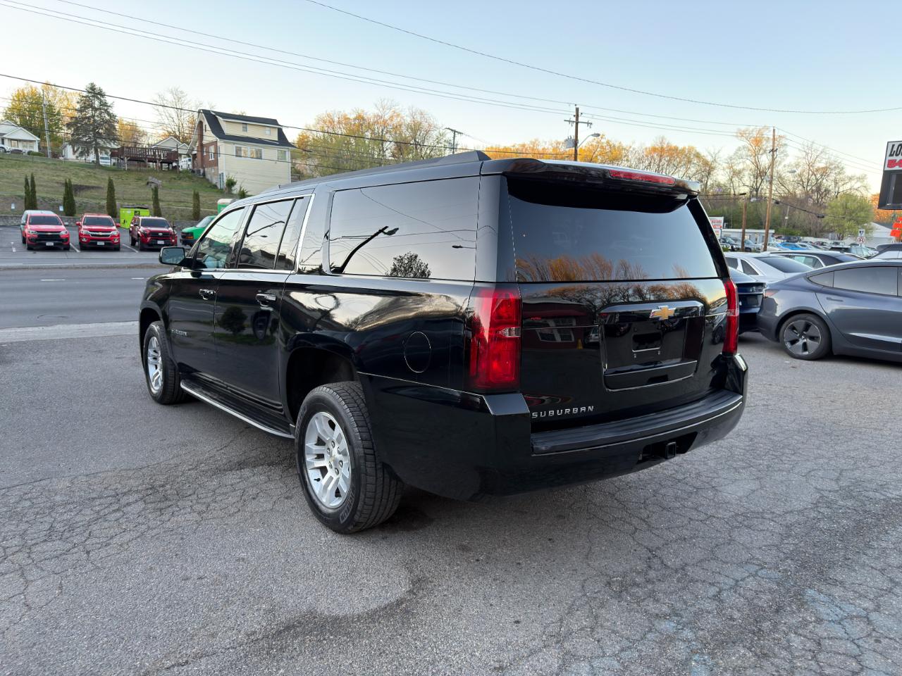 Chevrolet Suburban 4WD 4dr 1500 LT 2019