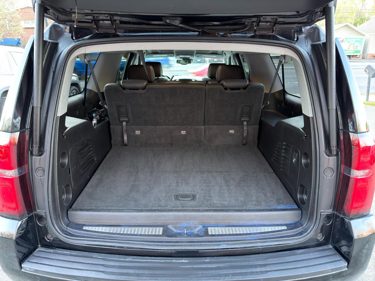 Chevrolet Suburban 4WD 4dr 1500 LT 2019