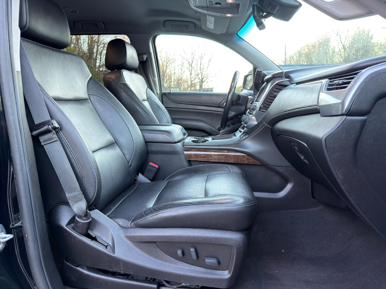 Chevrolet Suburban 4WD 4dr 1500 LT 2019