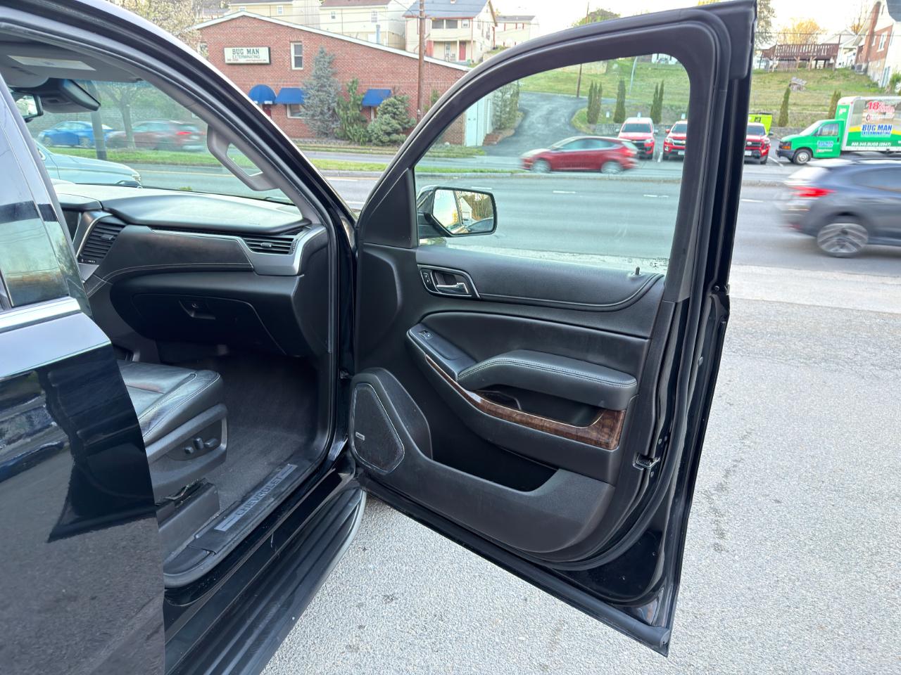 Chevrolet Suburban 4WD 4dr 1500 LT 2019