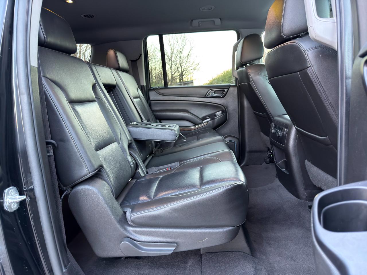 Chevrolet Suburban 4WD 4dr 1500 LT 2019