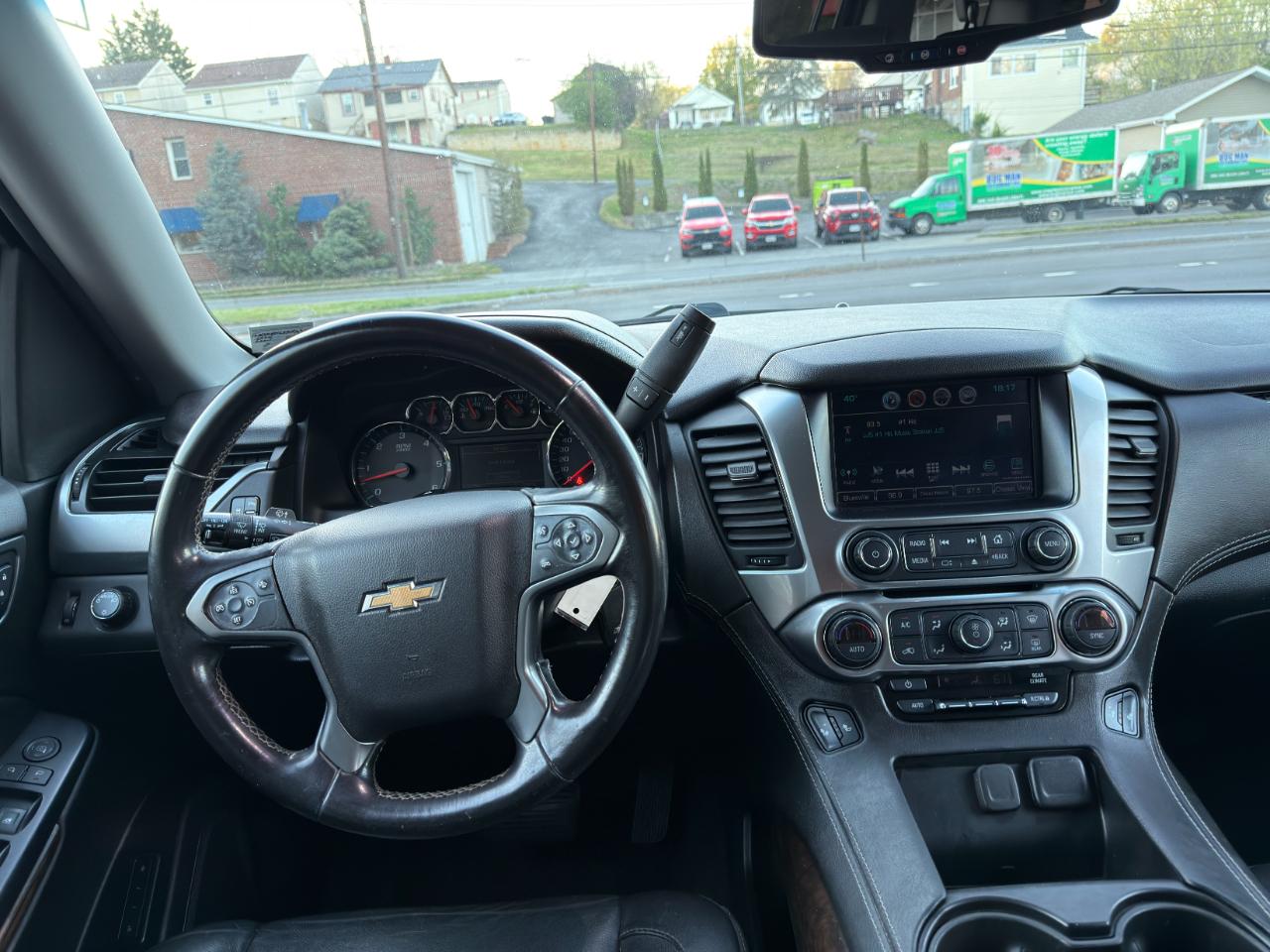 Chevrolet Suburban 4WD 4dr 1500 LT 2019