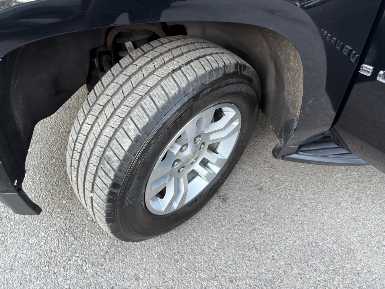 Chevrolet Suburban 4WD 4dr 1500 LT 2019