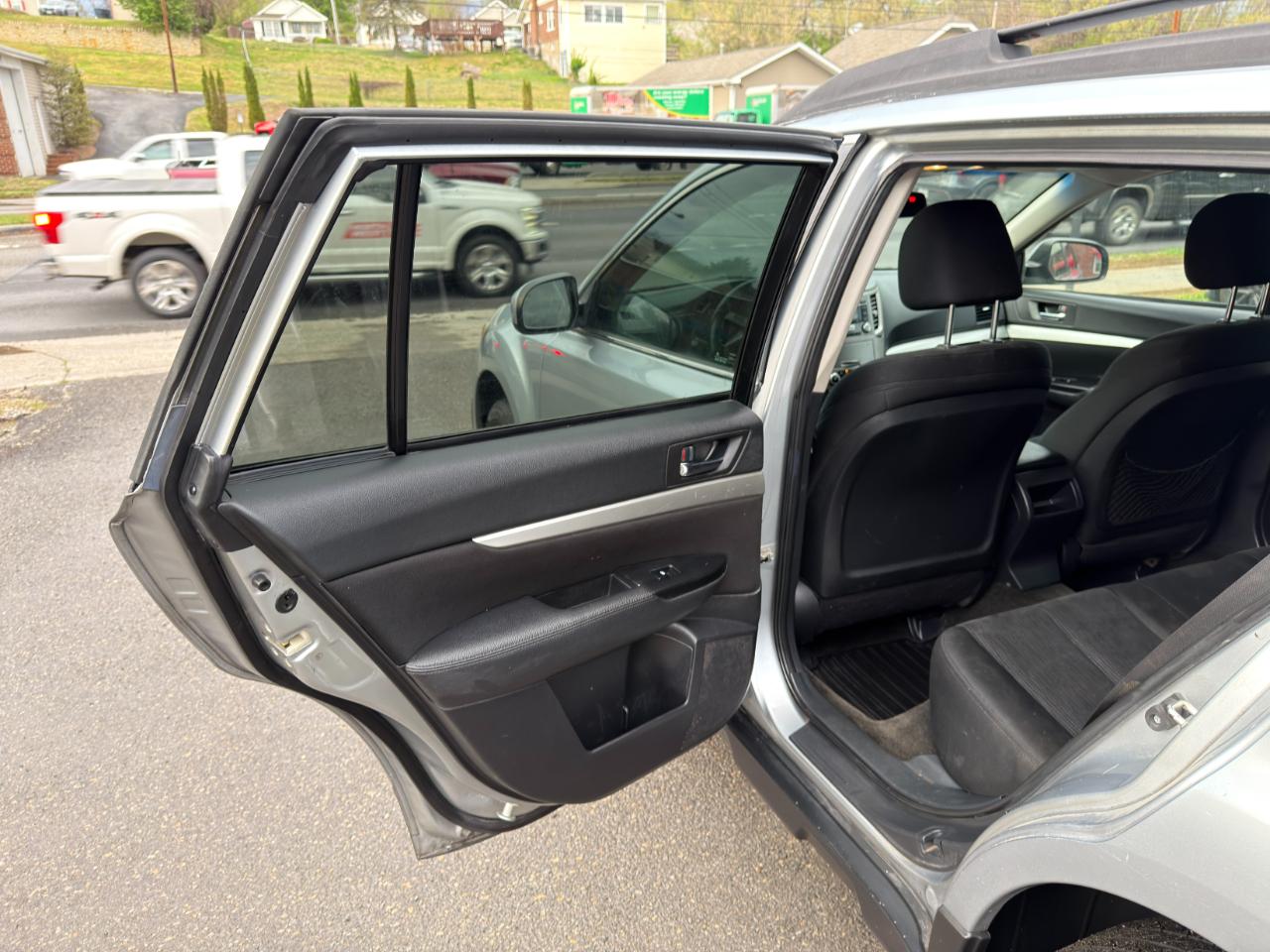 Subaru Outback 4dr Wgn H4 Auto 2.5i Premium 2013