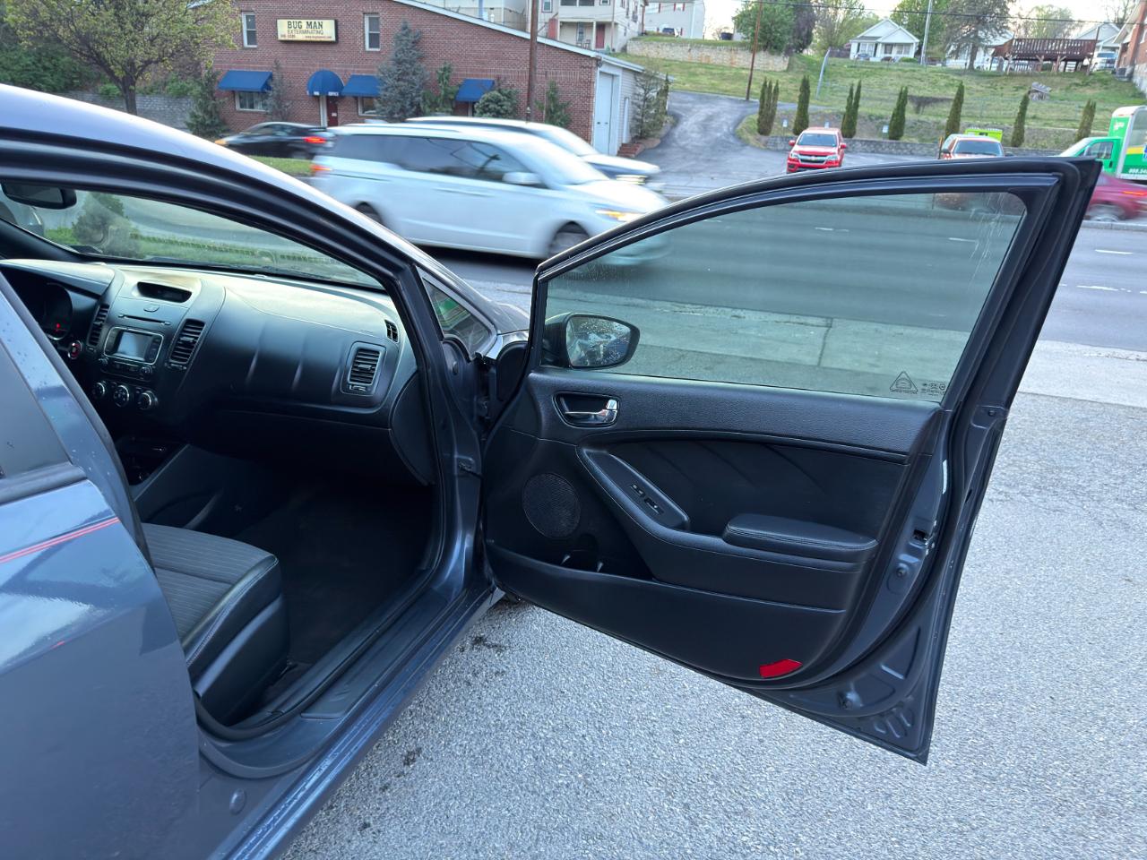 Kia Forte 5-Door 5dr HB Man SX 2016