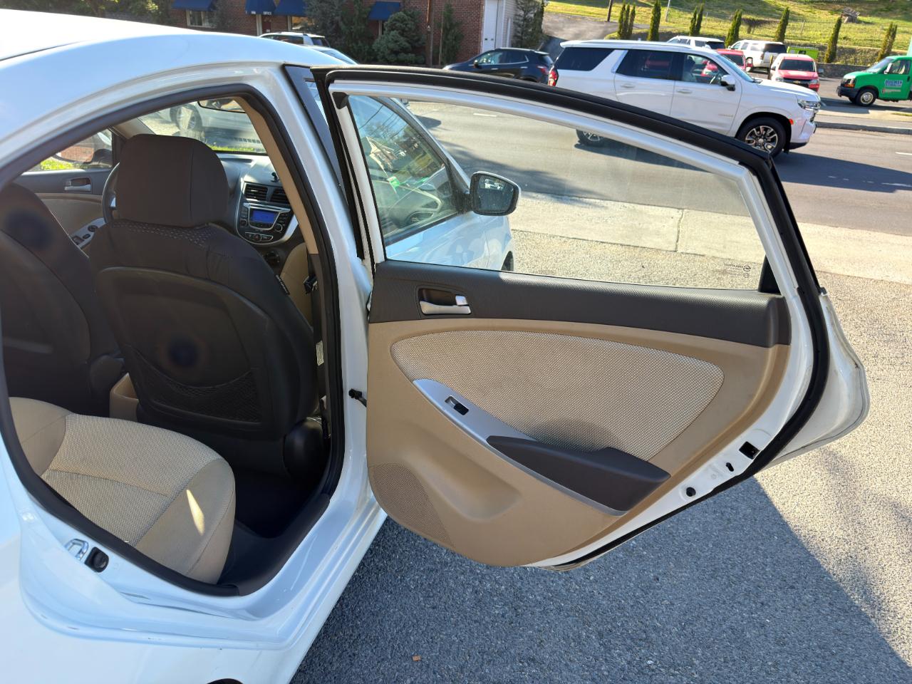 Hyundai Accent 4dr Sdn Auto GLS 2012