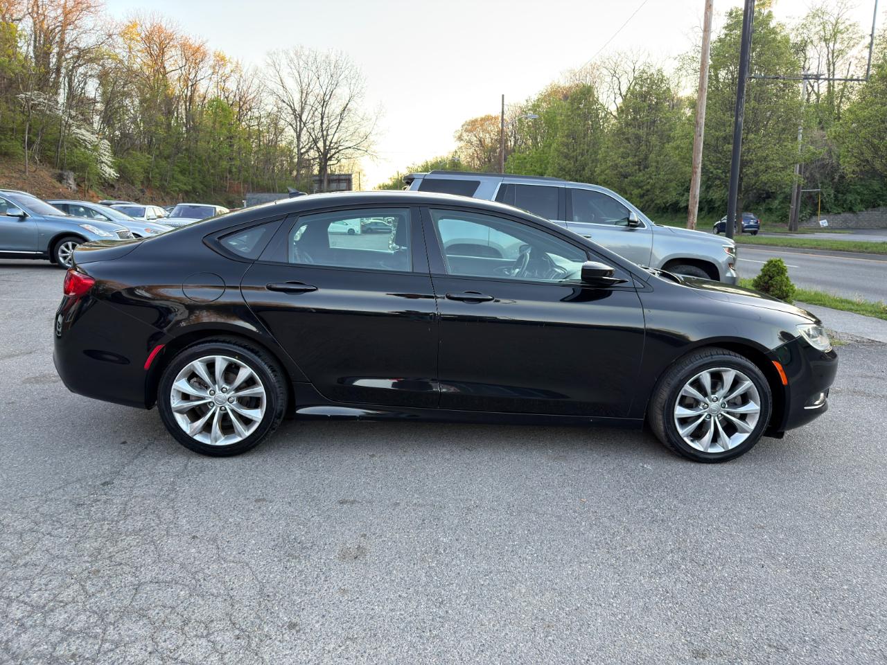 Chrysler 200 4dr Sdn S FWD 2016