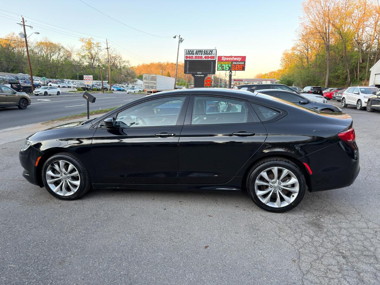 Chrysler 200 4dr Sdn S FWD 2016