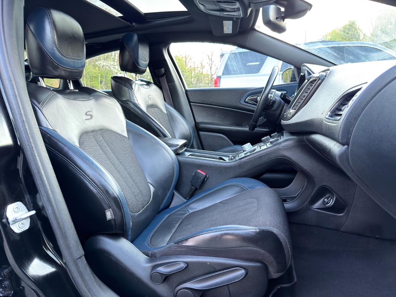 Chrysler 200 4dr Sdn S FWD 2016