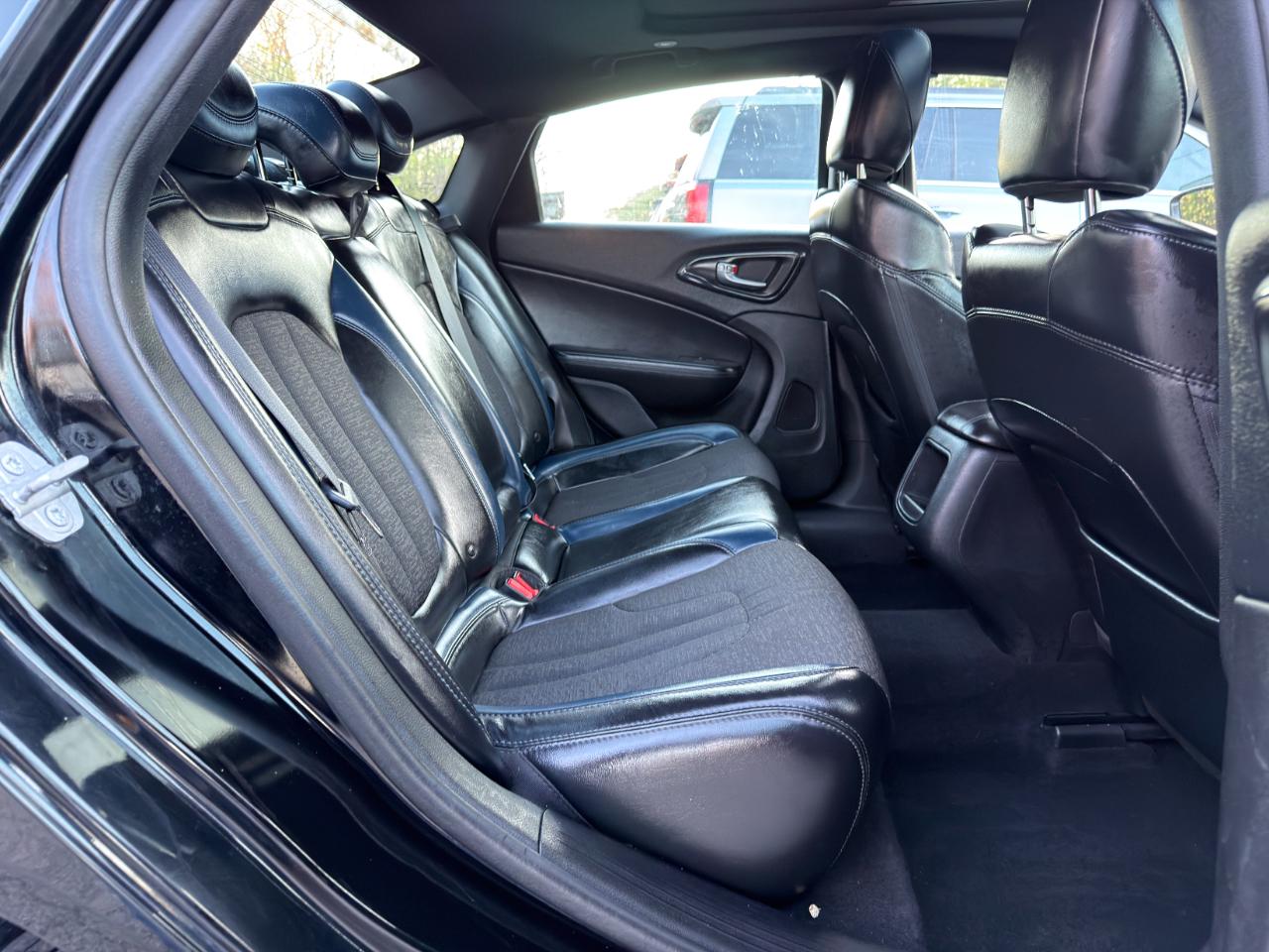 Chrysler 200 4dr Sdn S FWD 2016