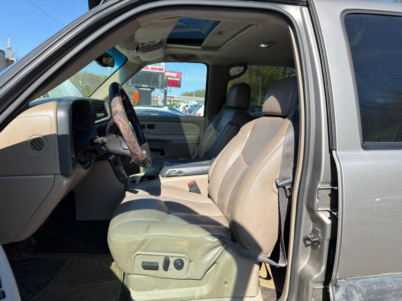 Chevrolet Avalanche 1500 5dr Crew Cab 130" WB 4WD 2002