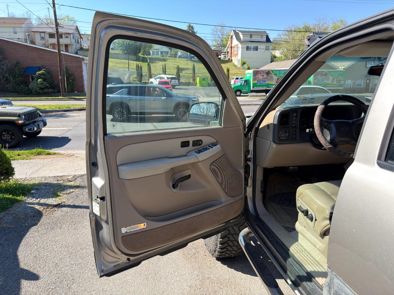 Chevrolet Avalanche 1500 5dr Crew Cab 130" WB 4WD 2002