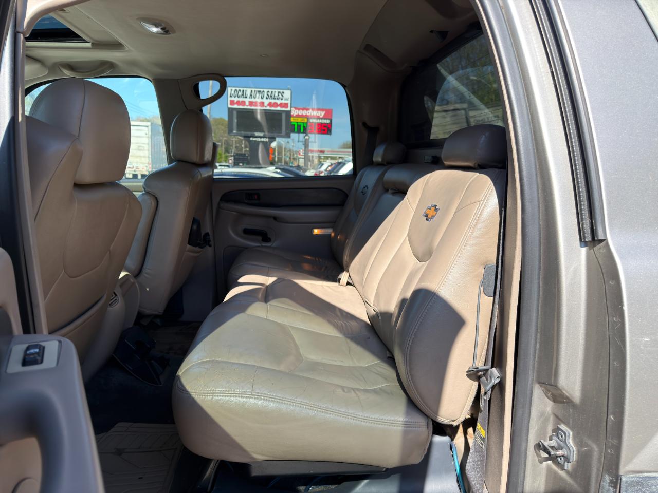 Chevrolet Avalanche 1500 5dr Crew Cab 130" WB 4WD 2002