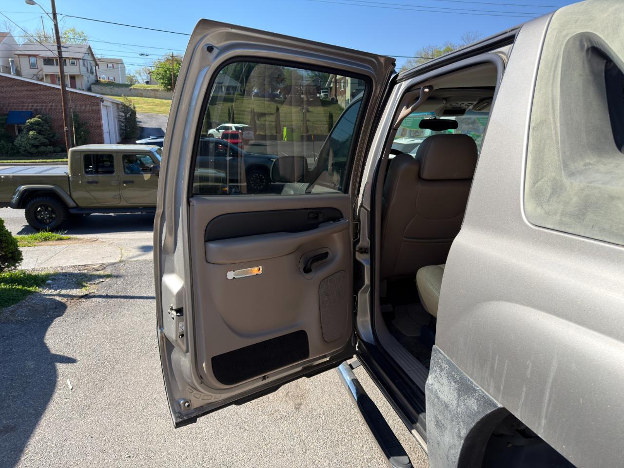 Chevrolet Avalanche 1500 5dr Crew Cab 130" WB 4WD 2002