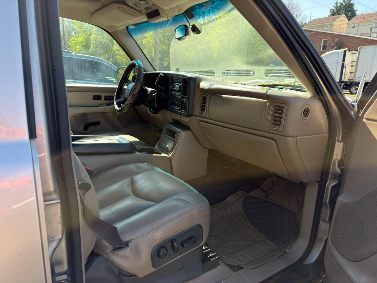 Chevrolet Avalanche 1500 5dr Crew Cab 130" WB 4WD 2002