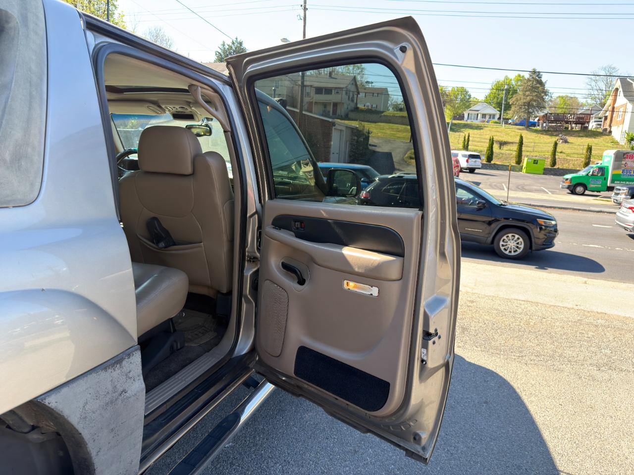 Chevrolet Avalanche 1500 5dr Crew Cab 130" WB 4WD 2002