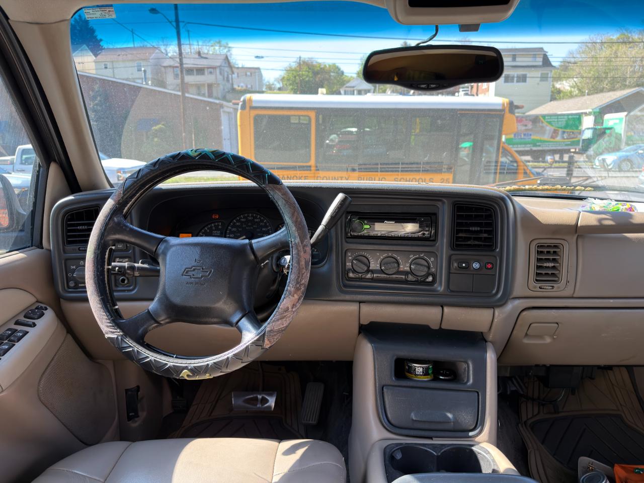 Chevrolet Avalanche 1500 5dr Crew Cab 130" WB 4WD 2002