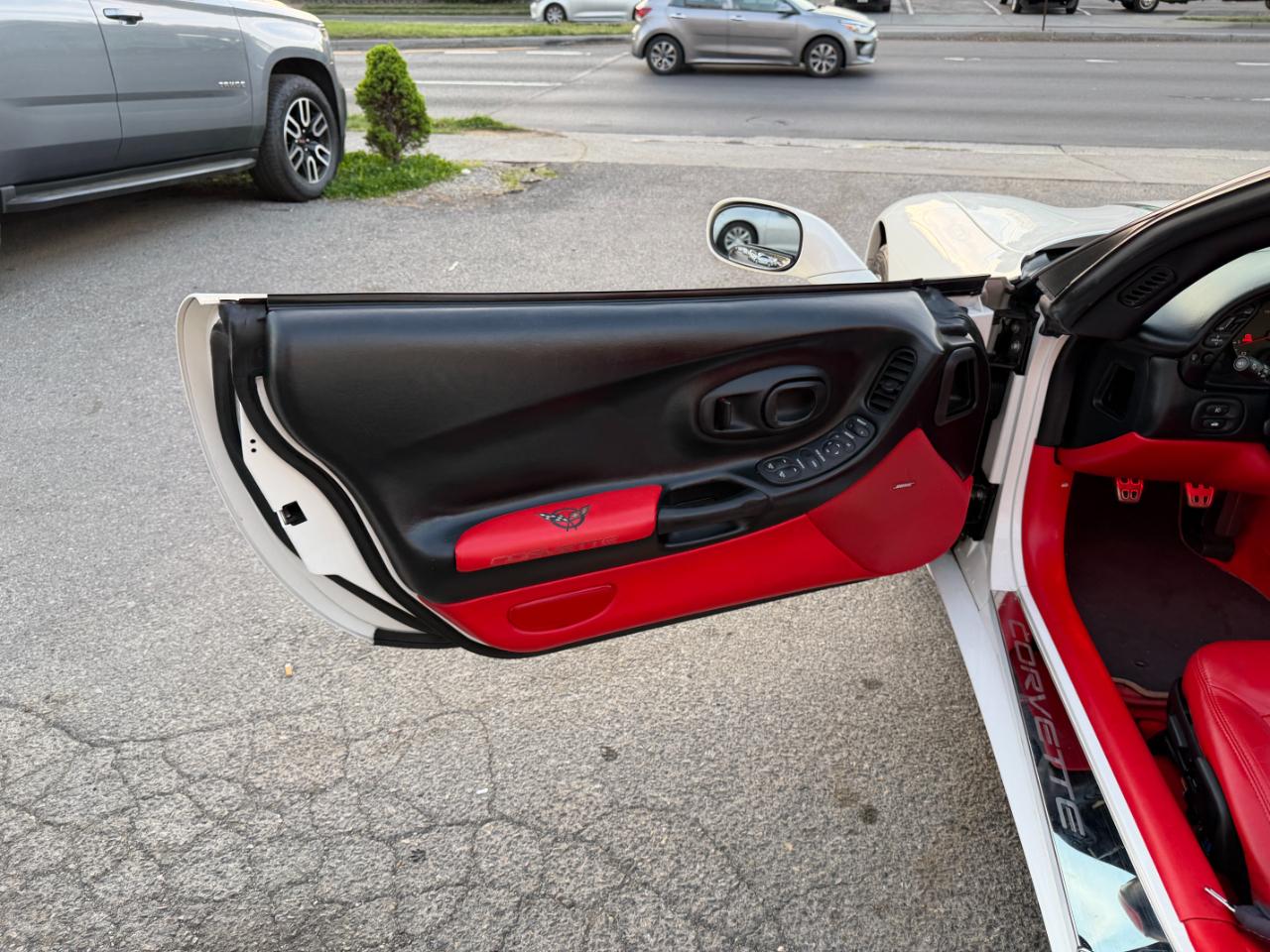 Chevrolet Corvette 2dr Convertible 2002