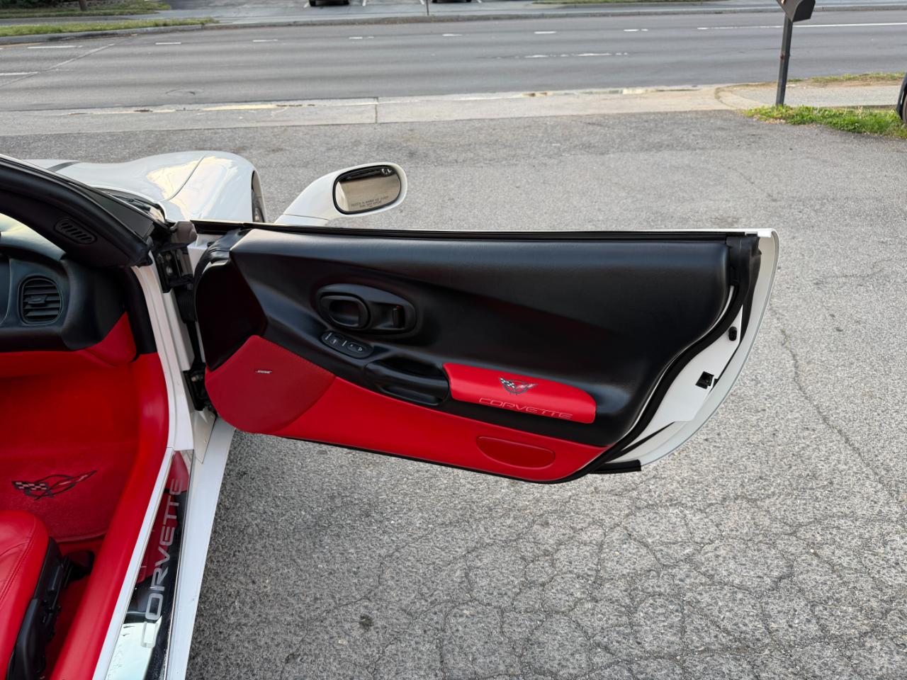 Chevrolet Corvette 2dr Convertible 2002