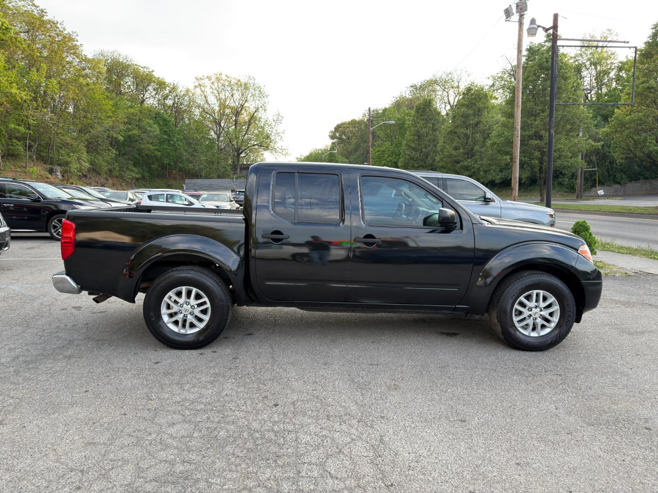Nissan Frontier Crew Cab 4x2 SV V6 Auto 2017
