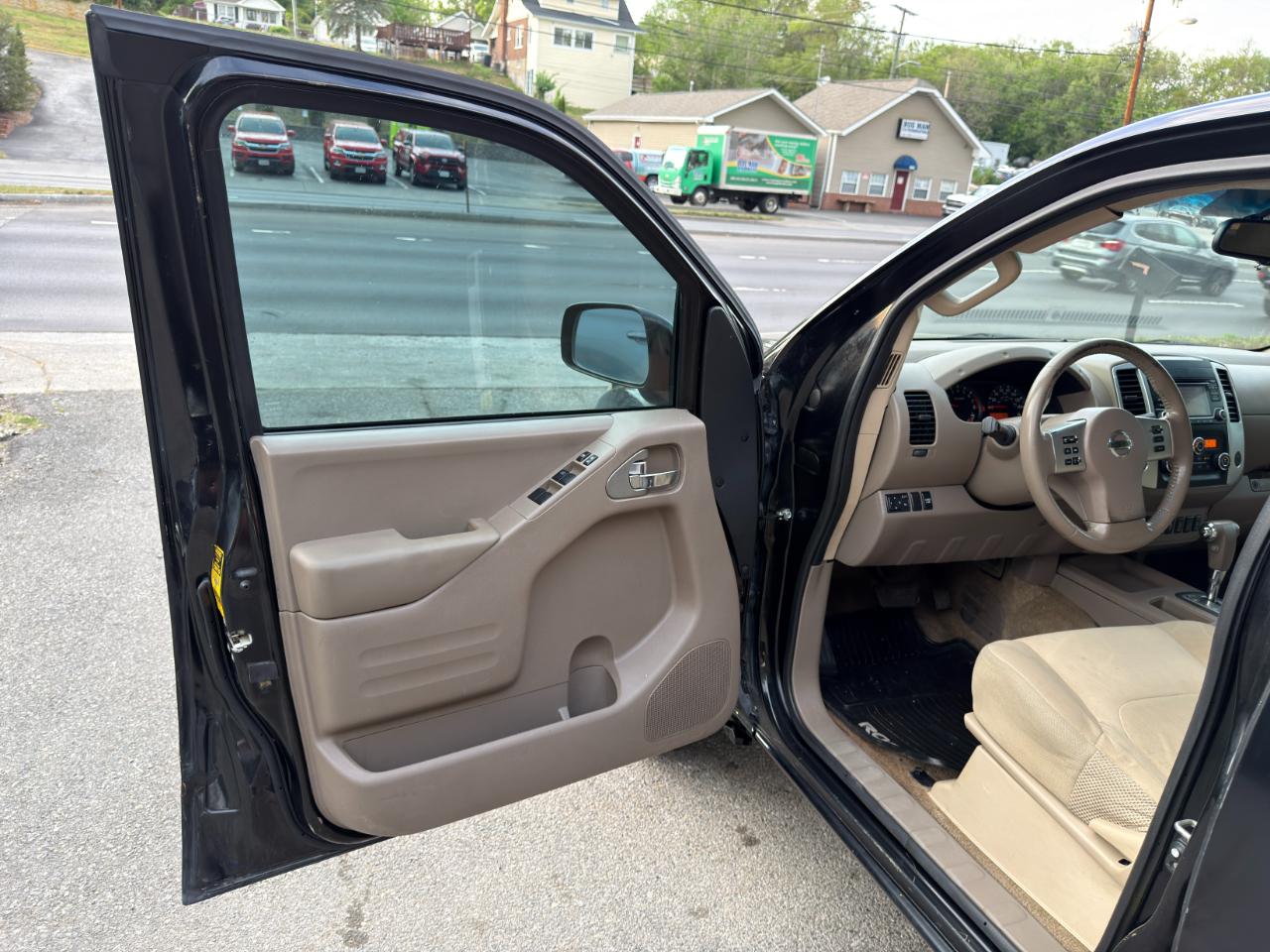 Nissan Frontier Crew Cab 4x2 SV V6 Auto 2017