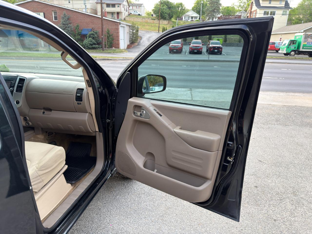 Nissan Frontier Crew Cab 4x2 SV V6 Auto 2017