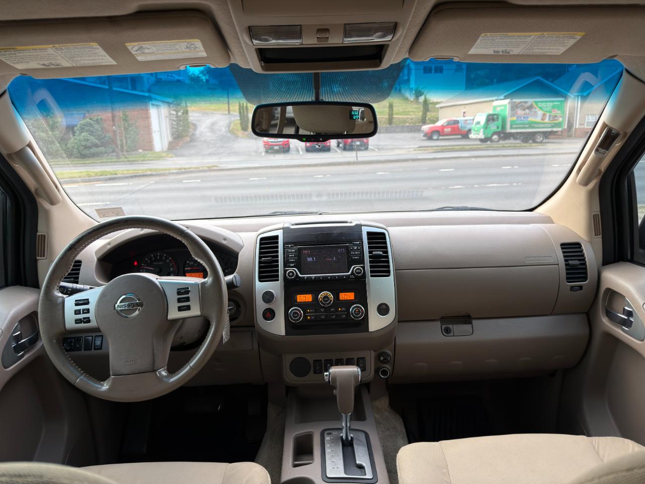 Nissan Frontier Crew Cab 4x2 SV V6 Auto 2017